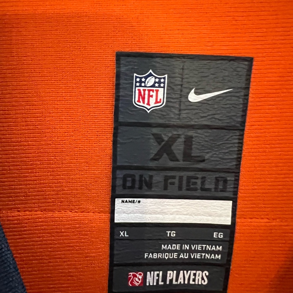 NFL - Denver Bronco - Manning #18 Jersey - Picture 3 of 3